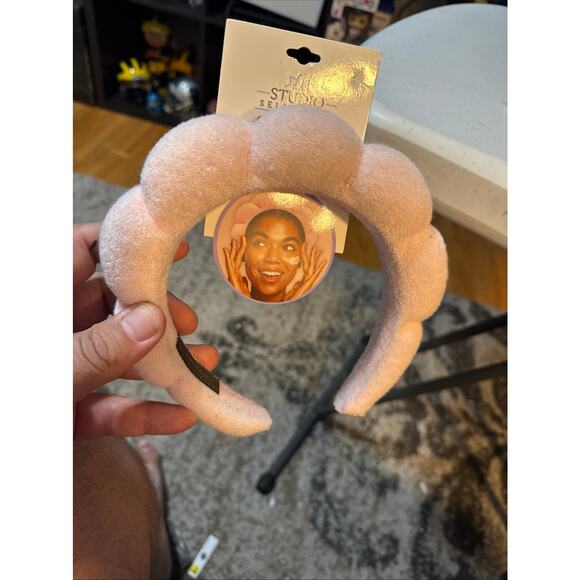 Studio selection, spa headband, wrap, scarf brushes, claw clips and more - Picture 14 of 16